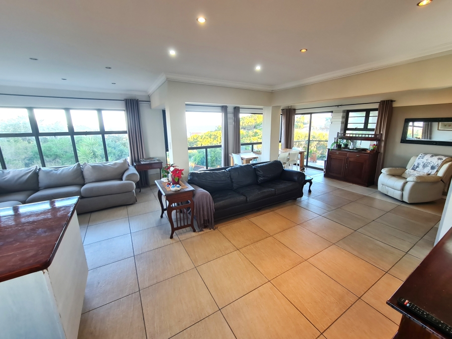8 Bedroom Property for Sale in Paradise Beach Eastern Cape